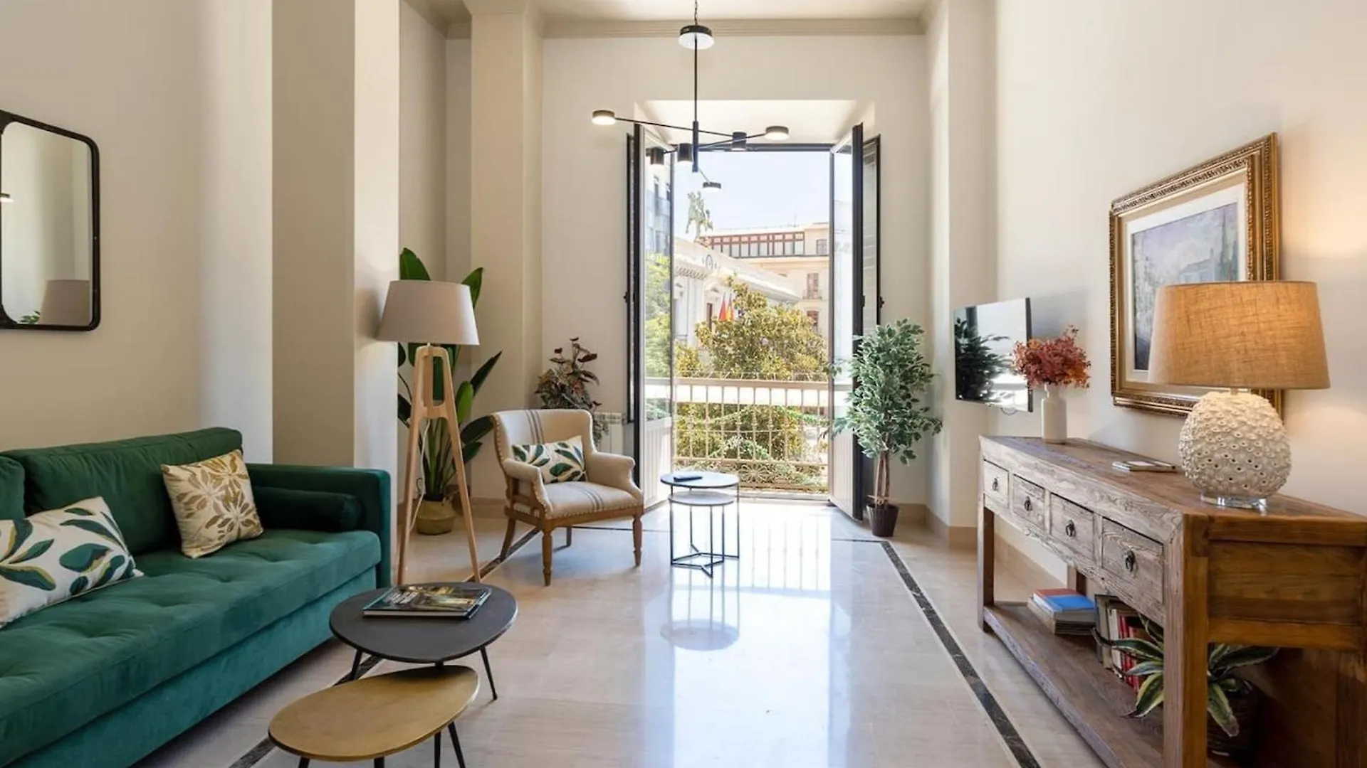 Chezmoihomes Town Hall Apartment Granada Spain