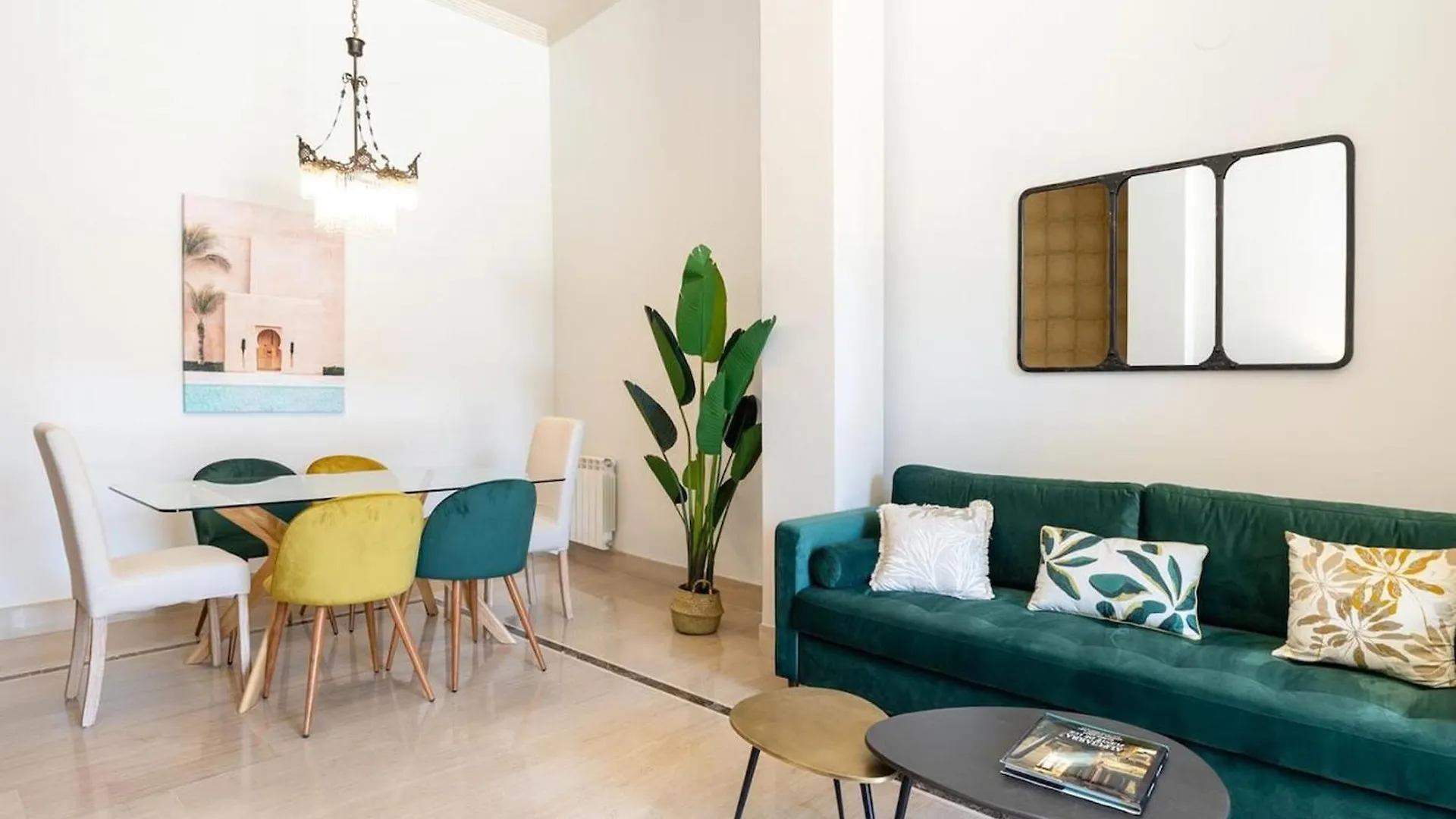 Chezmoihomes Town Hall Apartment Granada