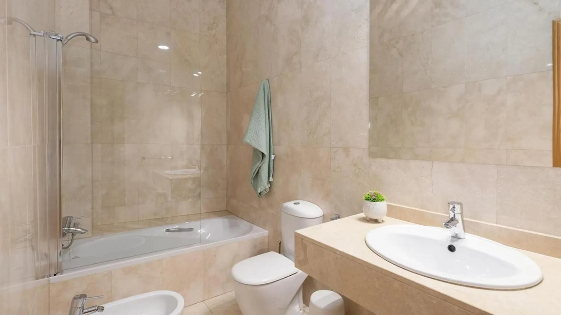 Chezmoihomes Town Hall Apartment Granada Spain