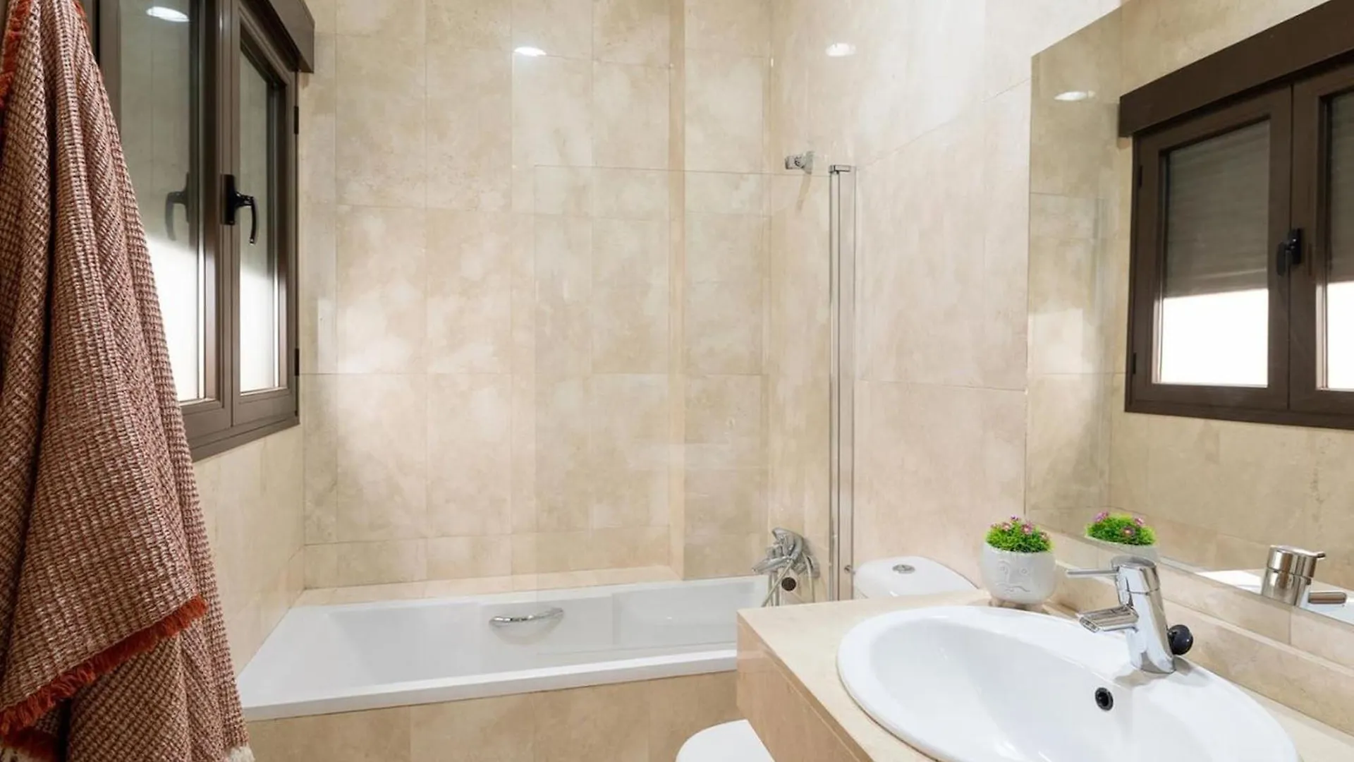 Chezmoihomes Town Hall Apartment Granada