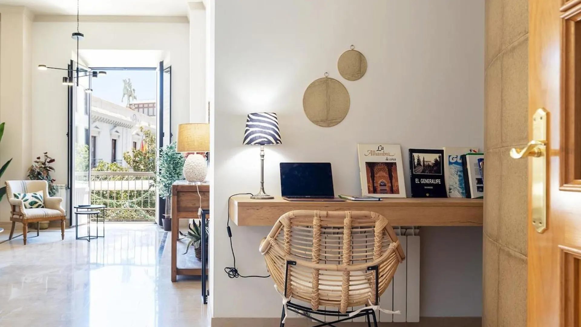 Chezmoihomes Town Hall Apartment Granada Spain